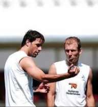Nistelrooy Siap Jawab Kritik