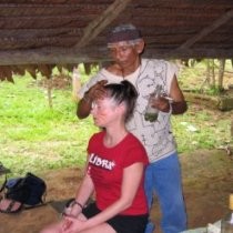 Lolos 16 Besar, Ekuador Datangkan Dukun