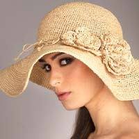 Bergaya dengan Aksesoris Jerami