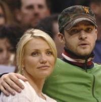 Damai, Justin-Cameron Liburan Bersama