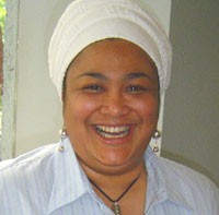 Hughes Jajah Perhiasan Kekasih