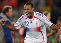 Henry: Duel Impian Fans, Bukan Pemain