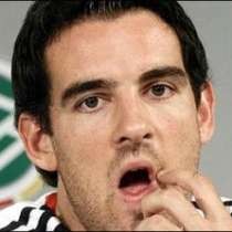 Metzelder: Tak Mudah Kawal Toni