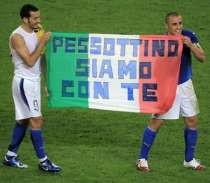 Pessotto Rayakan Keberhasilan Italia