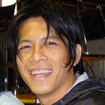 Dorong Mobil Demi Korban Gempa