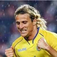 Forlan Bertahan di Villarreal Hingga 2010