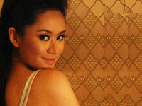 Maylaf, Biola dan Gadget