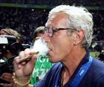 Lippi Cuekin Larangan Merokok FIFA