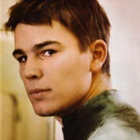 Scarlett Kencani Pria Lain, Josh Hartnett Naik Pitam