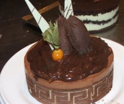 Menyajikan Cake Cokelat