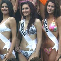 Nadine Akhirnya Berbikini!