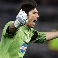 Buffon Enggan Tinggalkan Italia