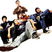 Agustus, INXS-Samsons Satu Panggung