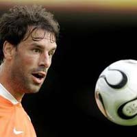 Van Nistelrooy Tak Dijual Murah