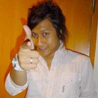 Arie Untung Mesra Bareng Kambing