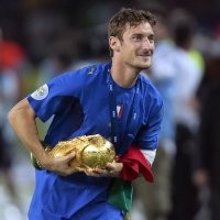 Donadoni Minta Totti Tunda Pensiun