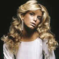 Jessica Simpson Bermesraan di Depan Umum