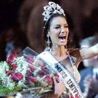 Keberatan Baju, Miss Universe 2006 Pingsan 