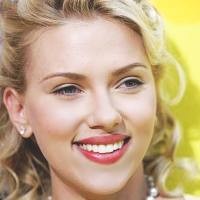 Scarlett Johansson Ultah di Klub Striptease