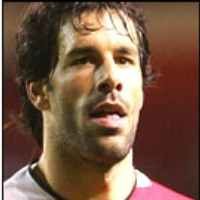 Nistelrooy Tinggal Teken Kontrak