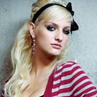 Ashlee Simpson Pamer Celana Dalam