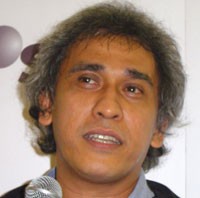 Konser Tunggal Iwan Fals Berbalut Adat Melayu