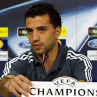 Simao Bertahan di Benfica