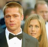 Jolie Desak Pitt Jauhi Aniston