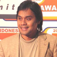 Dwiki Dharmawan Pimpin Konser Menembus Batas