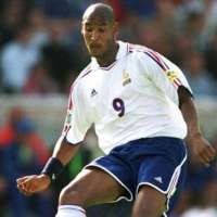 Anelka Ditunggu Bolton