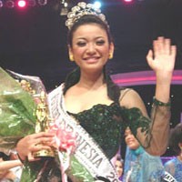 Agni Siap Hadapi Kontroversi Baju Renang