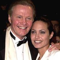 Ayah Jolie Keseleo Lidah