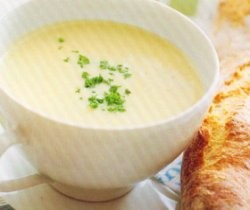 Menyajikan Sup Krim yang Spesial