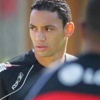 Milan Dapatkan Oliveira