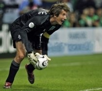 Van der Sar Ingin Ditambah Kontrak