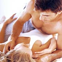 Selain Tidur, Jangan Lupa Bercinta di Malam Hari!