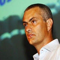 Chelsea Tak Mau Disaingi