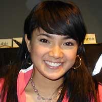 Instan, Rambut Nirina Panjang Seketika