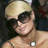 Paris Hilton Bawa Ganja Dalam Tas