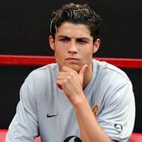 Ronaldo Bernyanyi Untuk Almarhum Ayah