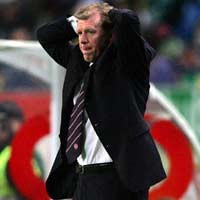 McClaren Tak Akan Mundur