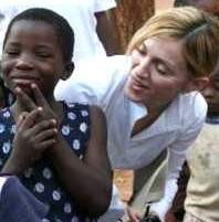 Madonna Bantah Cari Popularitas