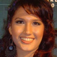 Nadine Chandrawinata Buka-bukaan Lewat Buku