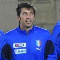 Buffon Tak Akan Hengkang!