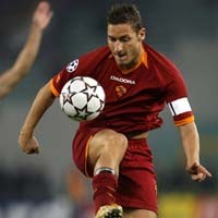 Gagal Penalti, Totti Selamatkan Roma