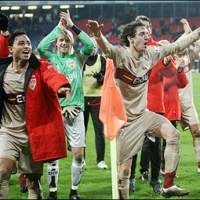 Stuttgart Pimpin Klasemen