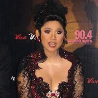 Vina Panduwinata Salut!