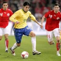 Brasil Taklukkan Swiss 2-1