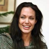 Angelina Jolie Mampir ke Negeri Maddox
