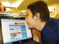 Isi Laptop Baru Bikin Desta Kian Bergairah...